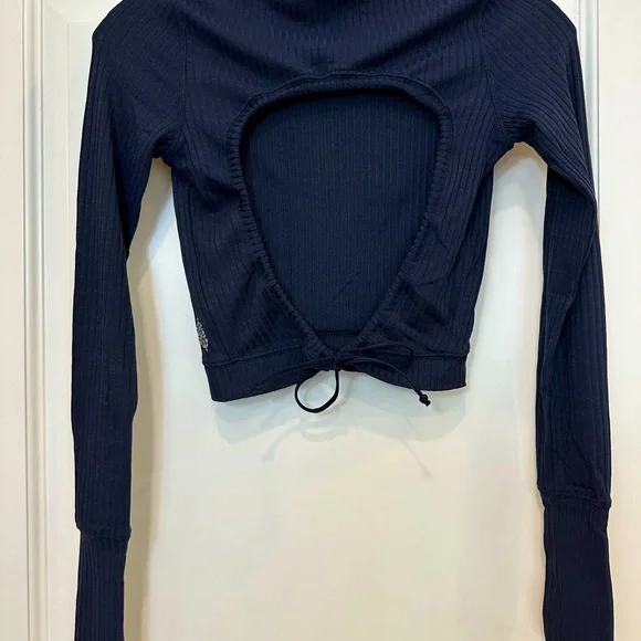 Free People movement Can’t handle this long sleeve crop - Picture 4 of 13